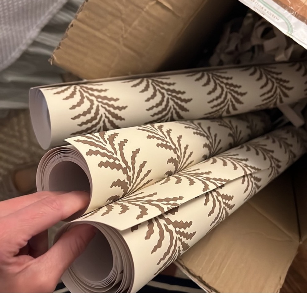 Soane scrolling fern chestnut - single remnant roll